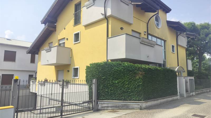 3 locali In Vendita a Rovellasca