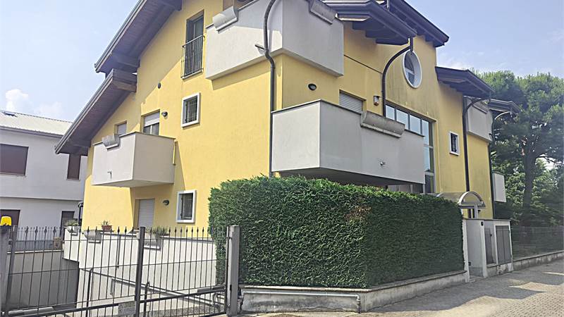 3 locali In Vendita a Rovellasca