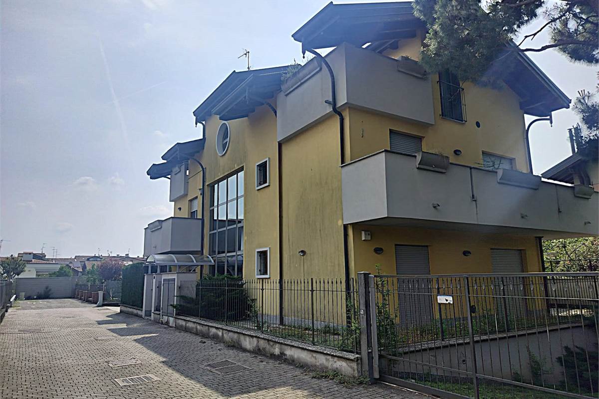 3 locali In Vendita a Rovellasca