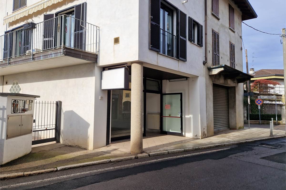 Negozio su strada di passaggio a Lurago Marinone