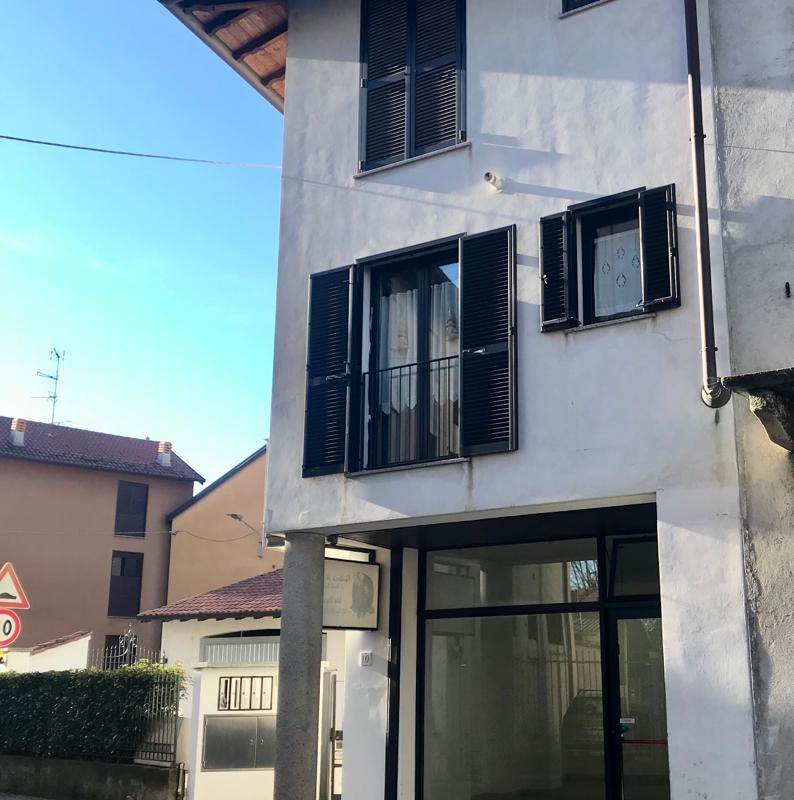 Negozio su strada di passaggio a Lurago Marinone