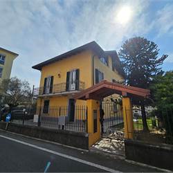 Villa Singola con due appartamenti e giardino
