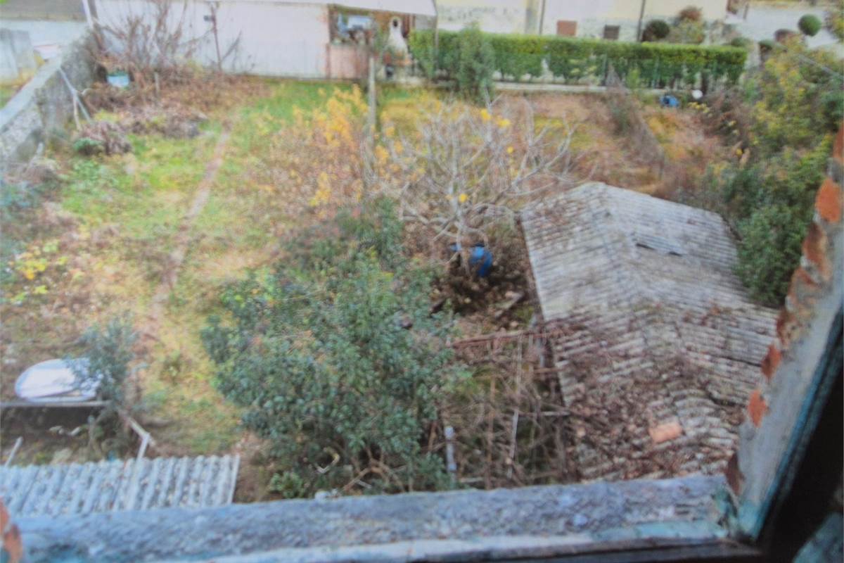 Ampio rustico terra-cielo con giardino