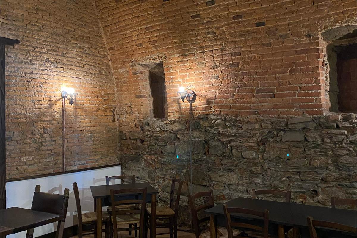 Negozio in vendita, ottima visibilità e posizione strategica alle porte di Como