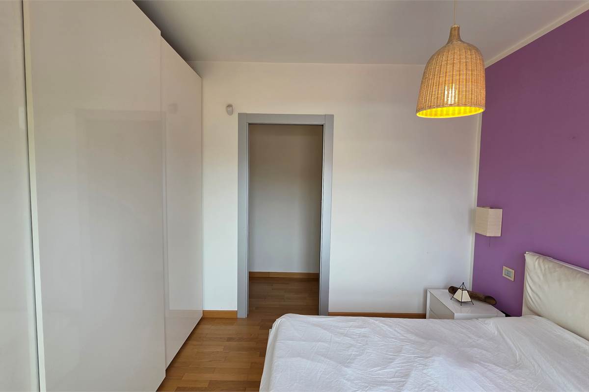 Ampio Trilocale a Cantù con box e cantina 