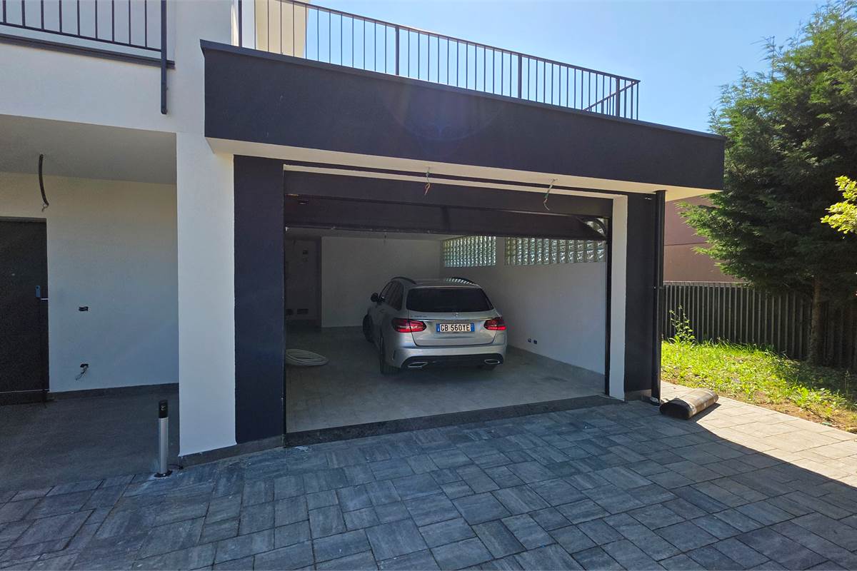 Ottima VILLA BIFAMIGLIARE a Lomazzo 