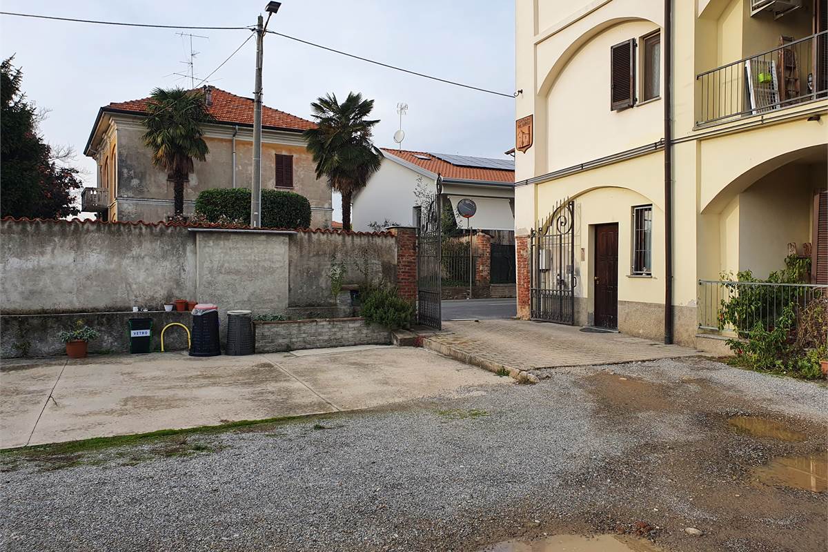Rustico con giardino a Fenegrò