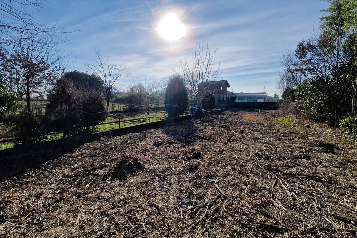 Rustico con giardino a Fenegrò