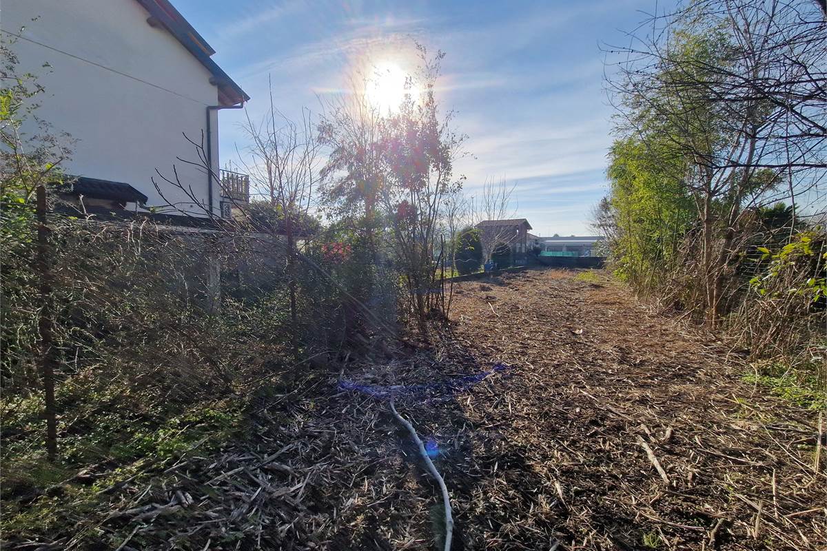 Rustico con giardino a Fenegrò
