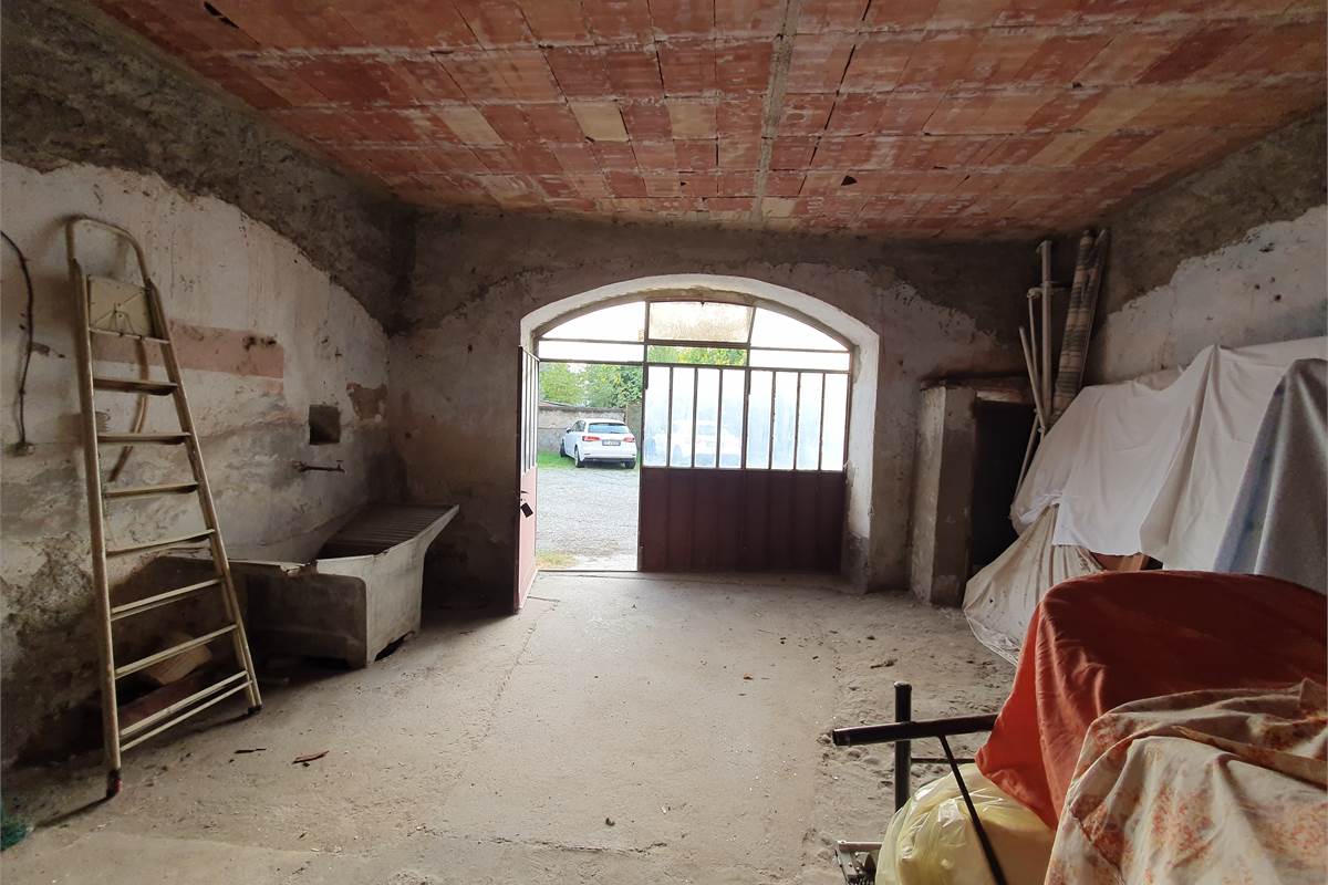 Rustico con giardino a Fenegrò