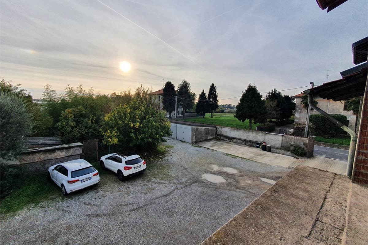 Rustico con giardino a Fenegrò