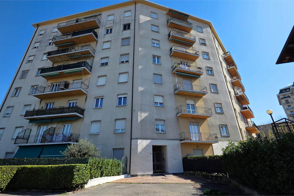 Bilocale in vendita con cantina a Lipomo 