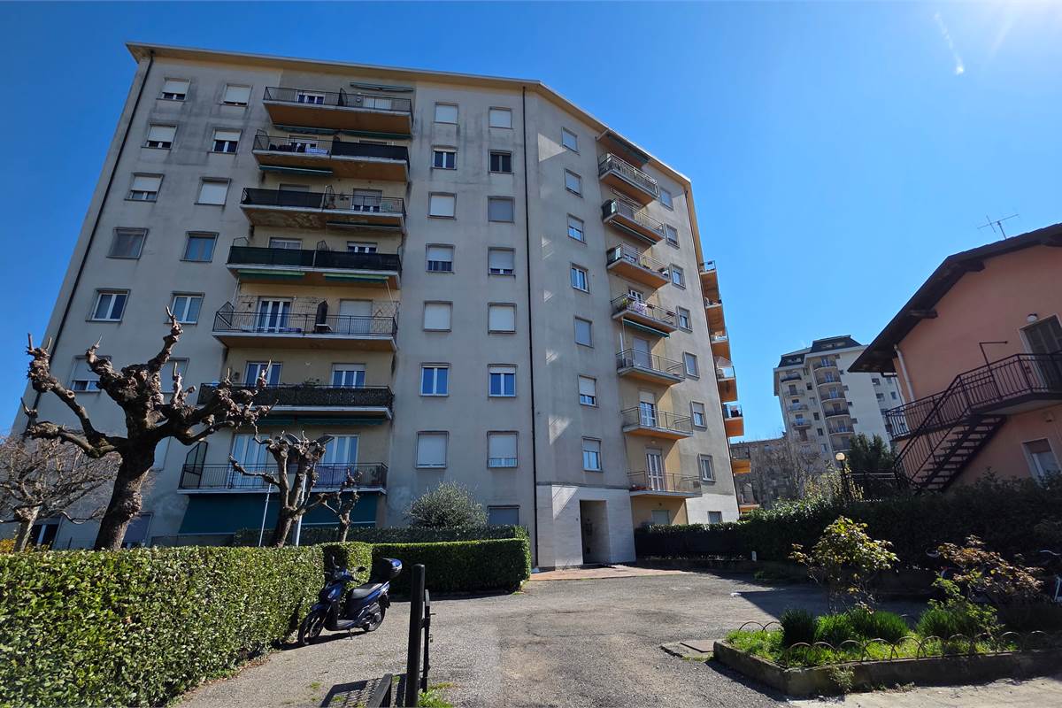 Bilocale in vendita con cantina a Lipomo 