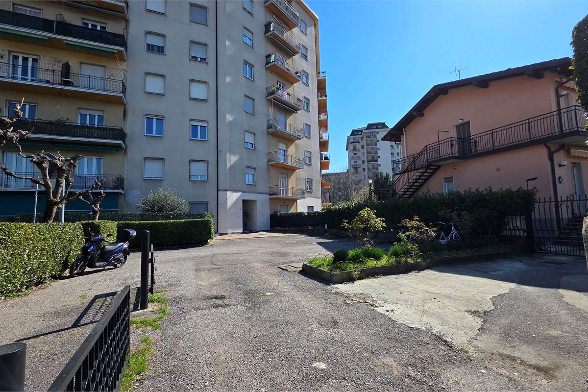 Bilocale in vendita con cantina a Lipomo 