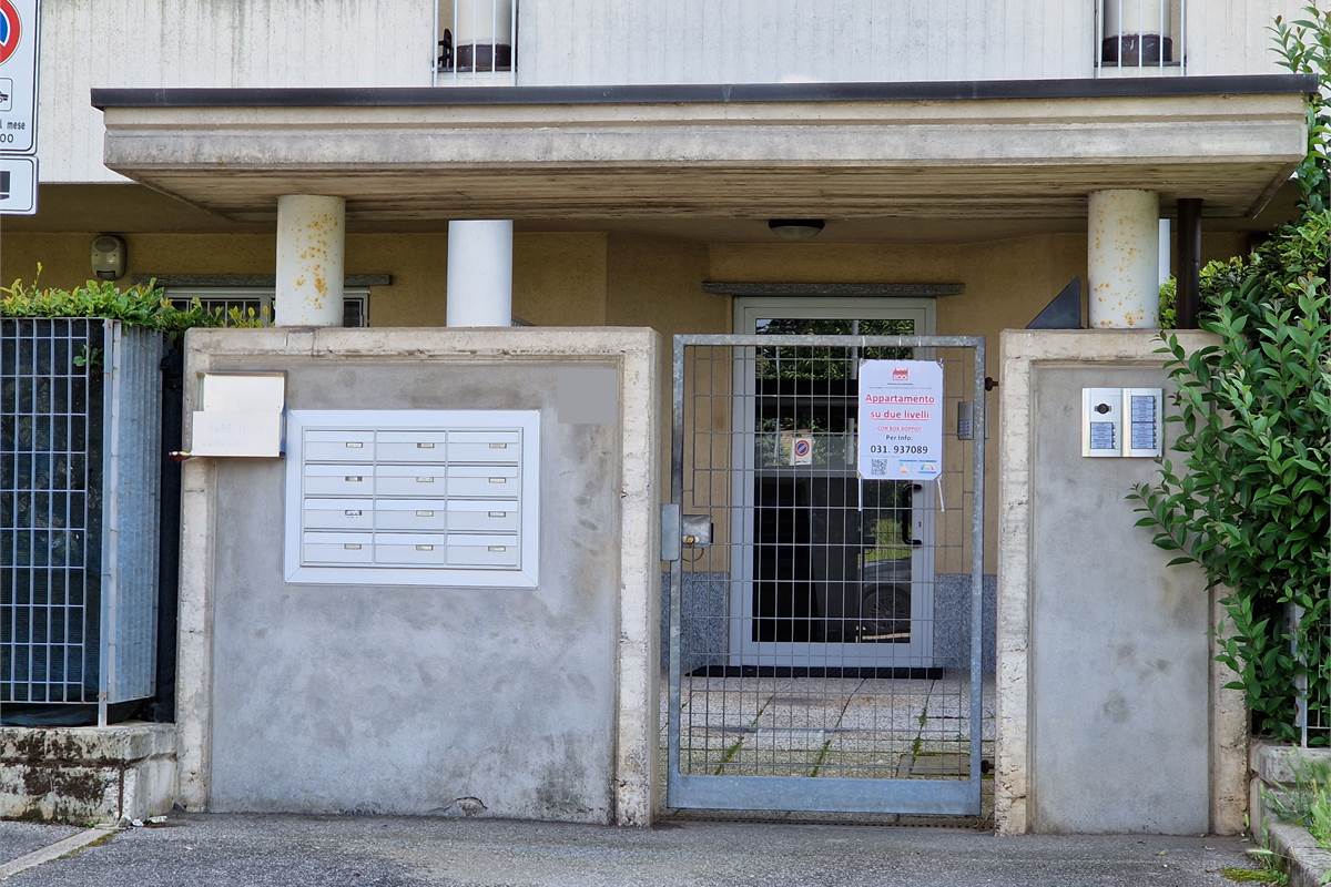 Luminoso appartamento su due livelli con grande terrazzo e box doppio