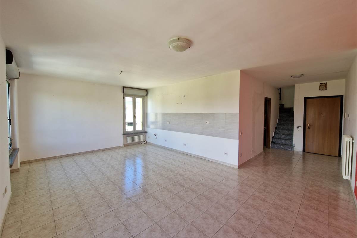 Luminoso appartamento su due livelli con grande terrazzo e box doppio