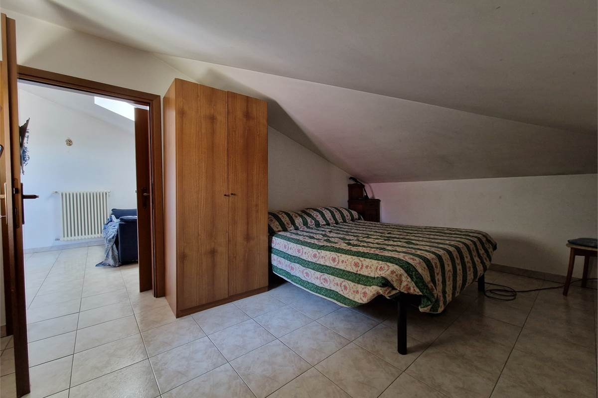 Luminoso appartamento su due livelli con grande terrazzo e box doppio