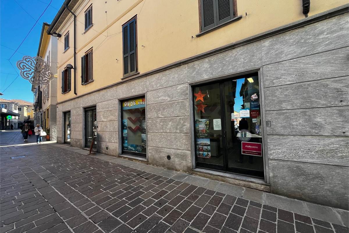 Centralissimo negozio in vendita