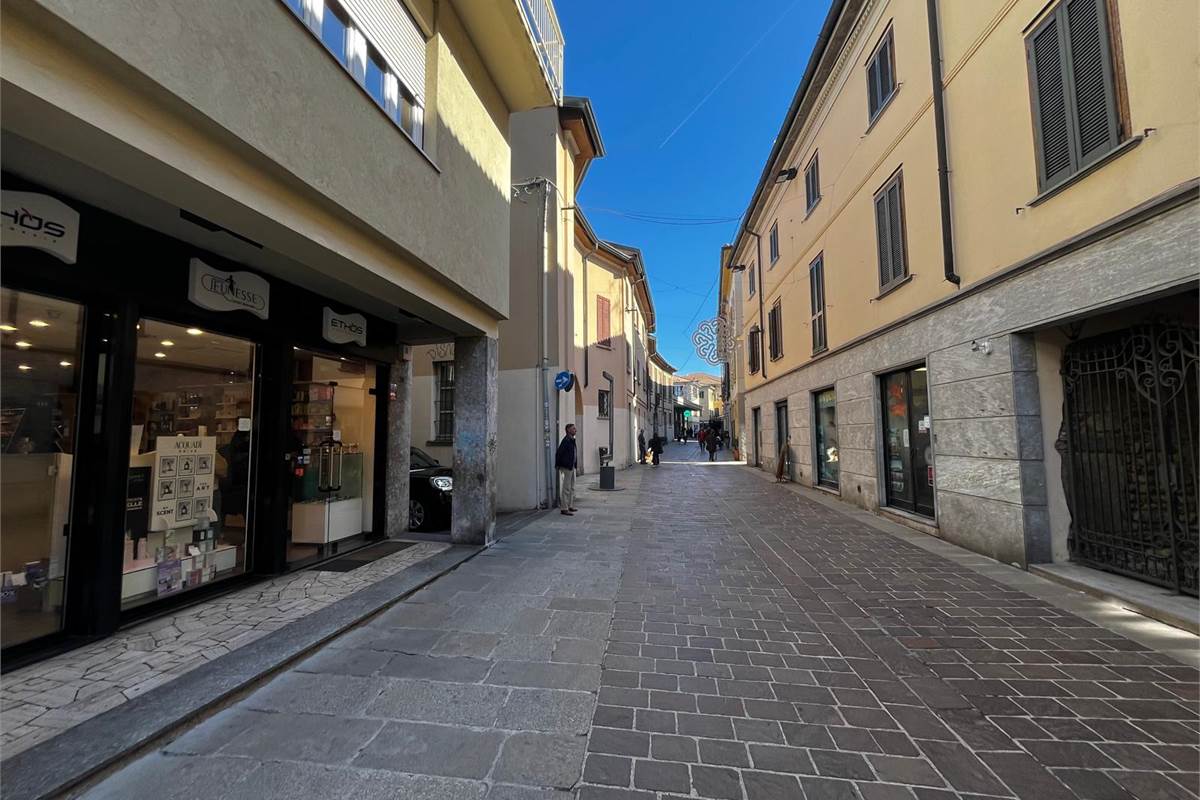 Centralissimo negozio in vendita