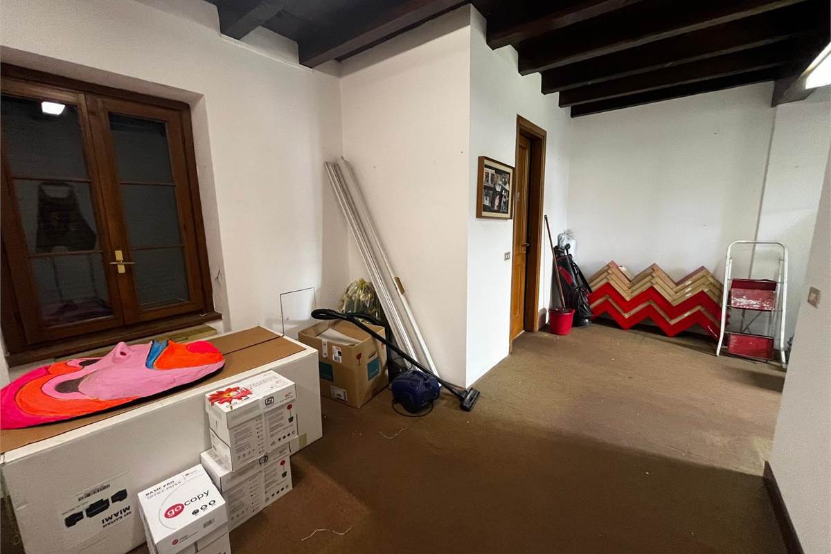 Centralissimo negozio in vendita