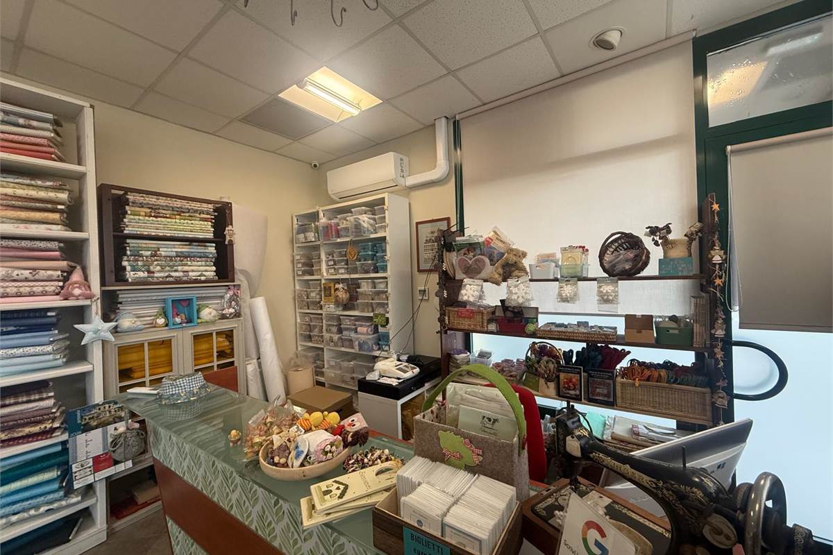 Interessante negozio in vendita a Villa guardia