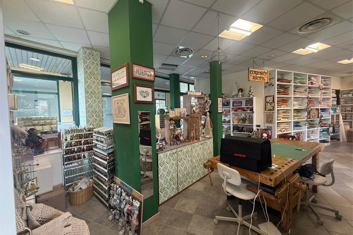 Interessante negozio in vendita a Villa guardia