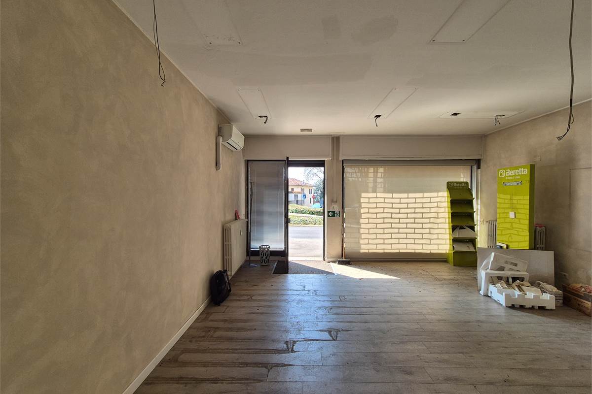 Negozio in locazione a Cantù