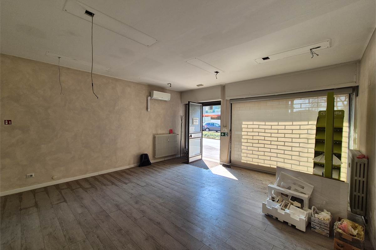 Negozio in locazione a Cantù