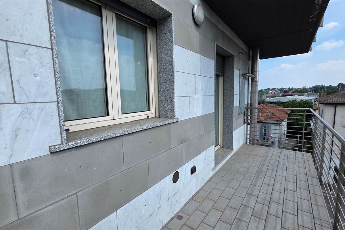 Bilocale in affitto a Como con box singolo