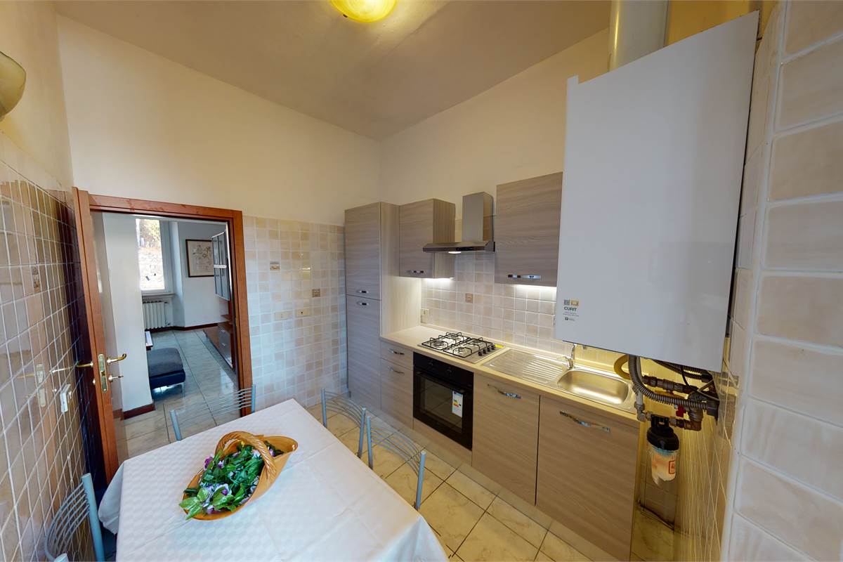 Appartamento trilocale con giardinetto privato a Como