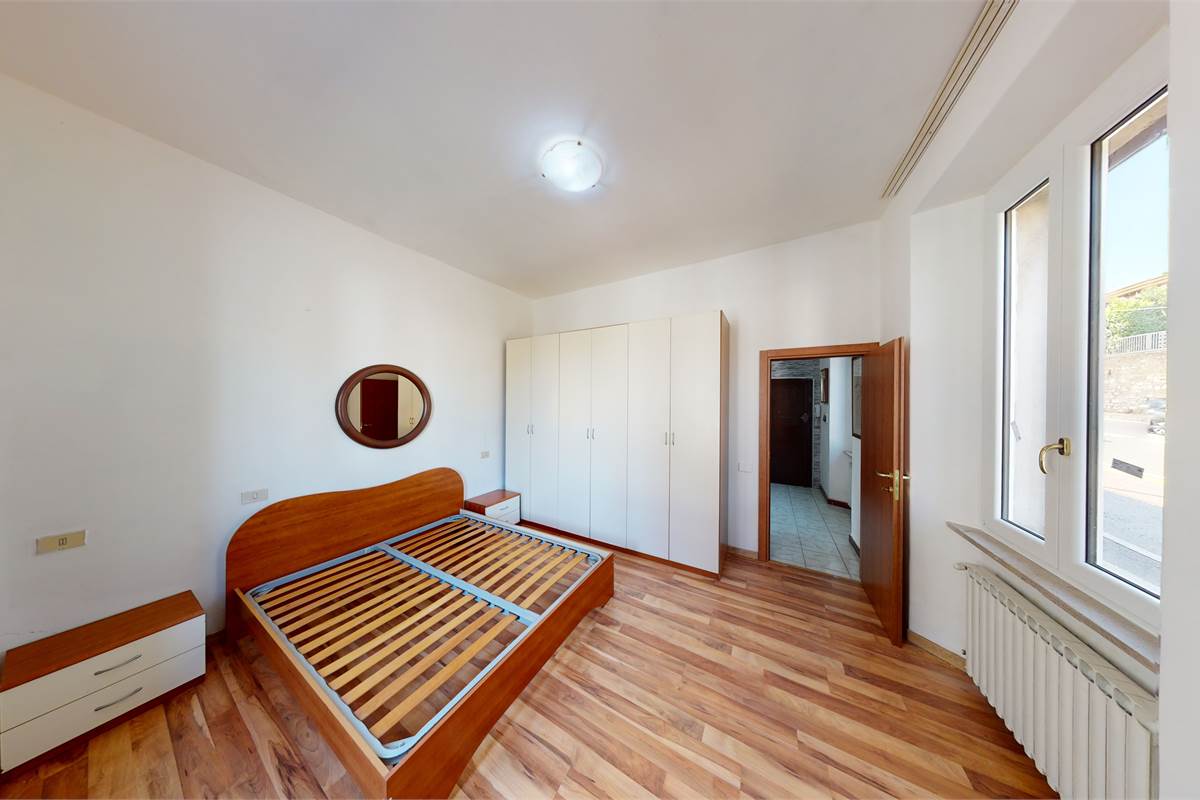 Appartamento trilocale con giardinetto privato a Como