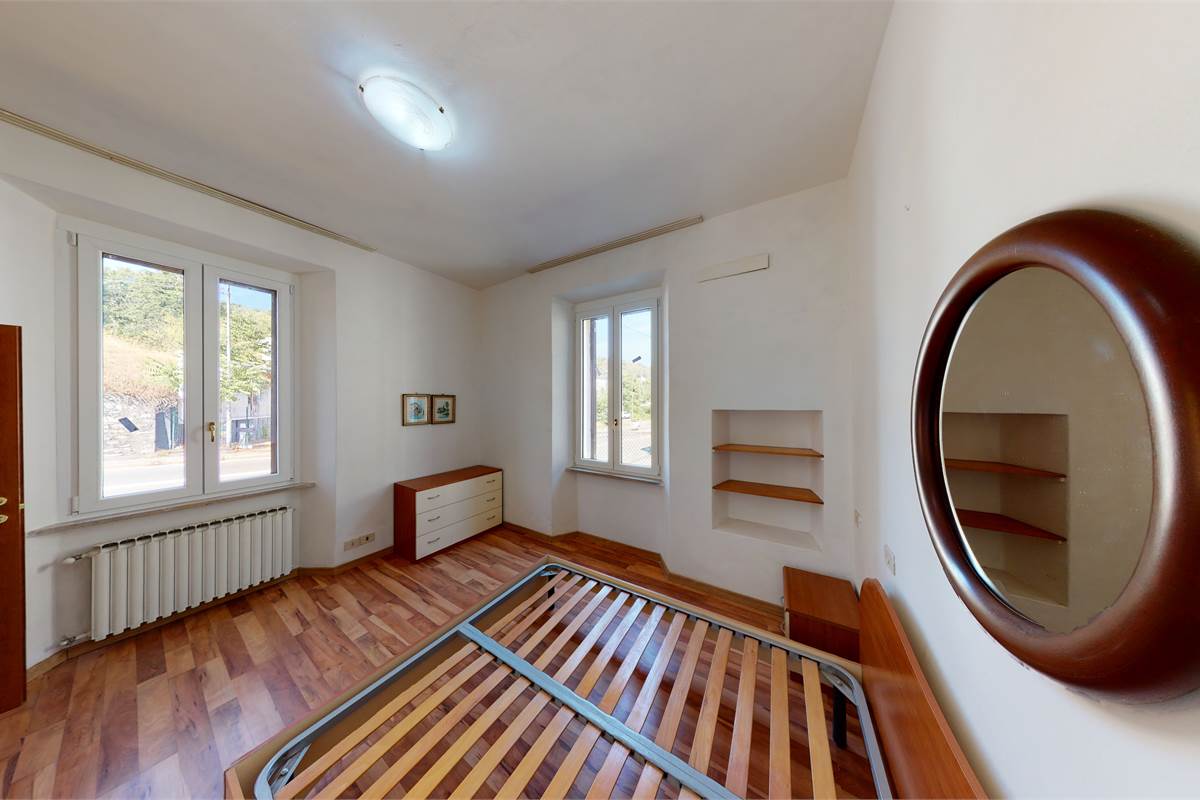 Appartamento trilocale con giardinetto privato a Como