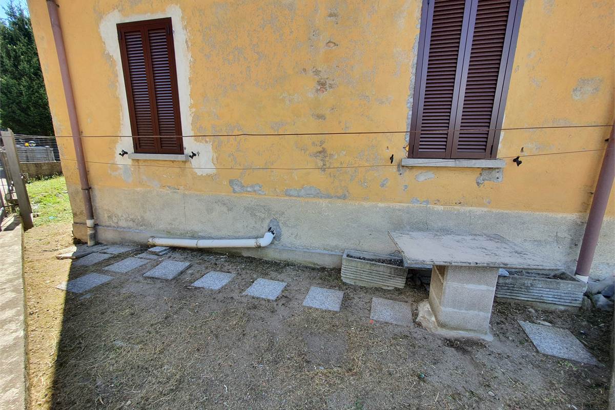 Appartamento trilocale con giardinetto privato a Como