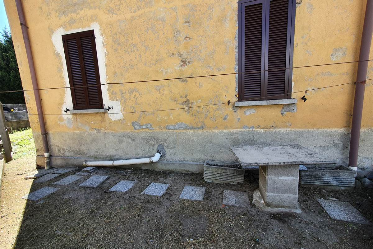 Appartamento trilocale con giardinetto privato a Como