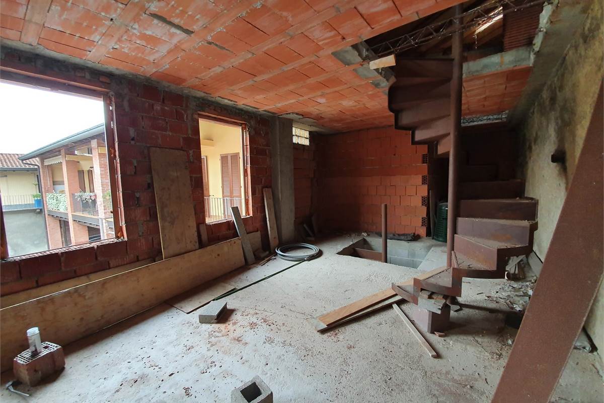 Porzione di casa al rustico ad Appiano Gentile