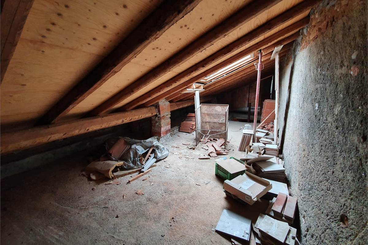 Porzione di casa al rustico ad Appiano Gentile