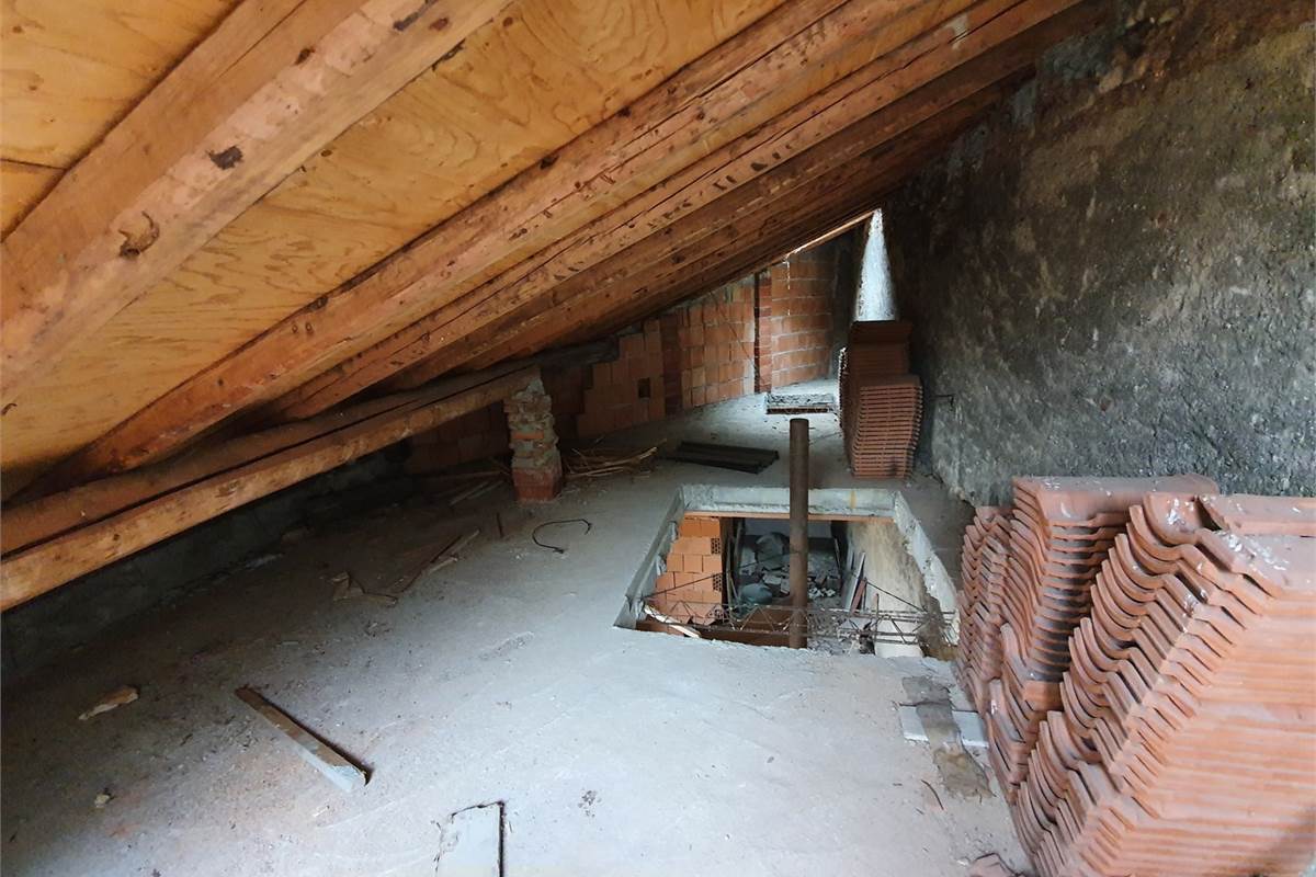 Porzione di casa al rustico ad Appiano Gentile