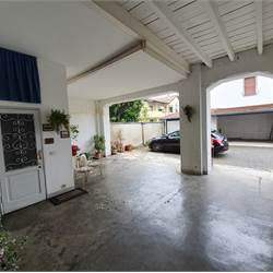 Porzione di casa con box a Turate