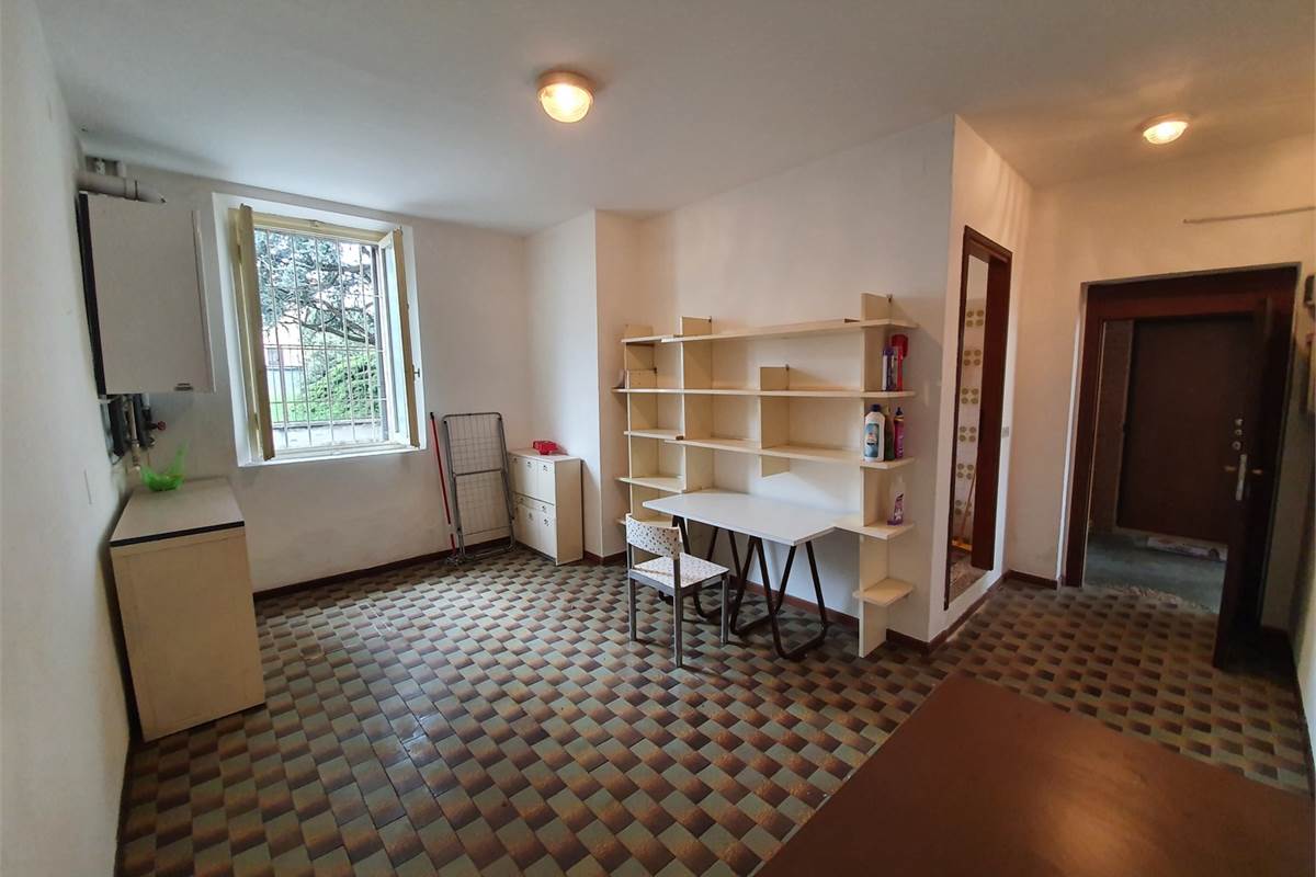 Porzione di casa con box a Turate