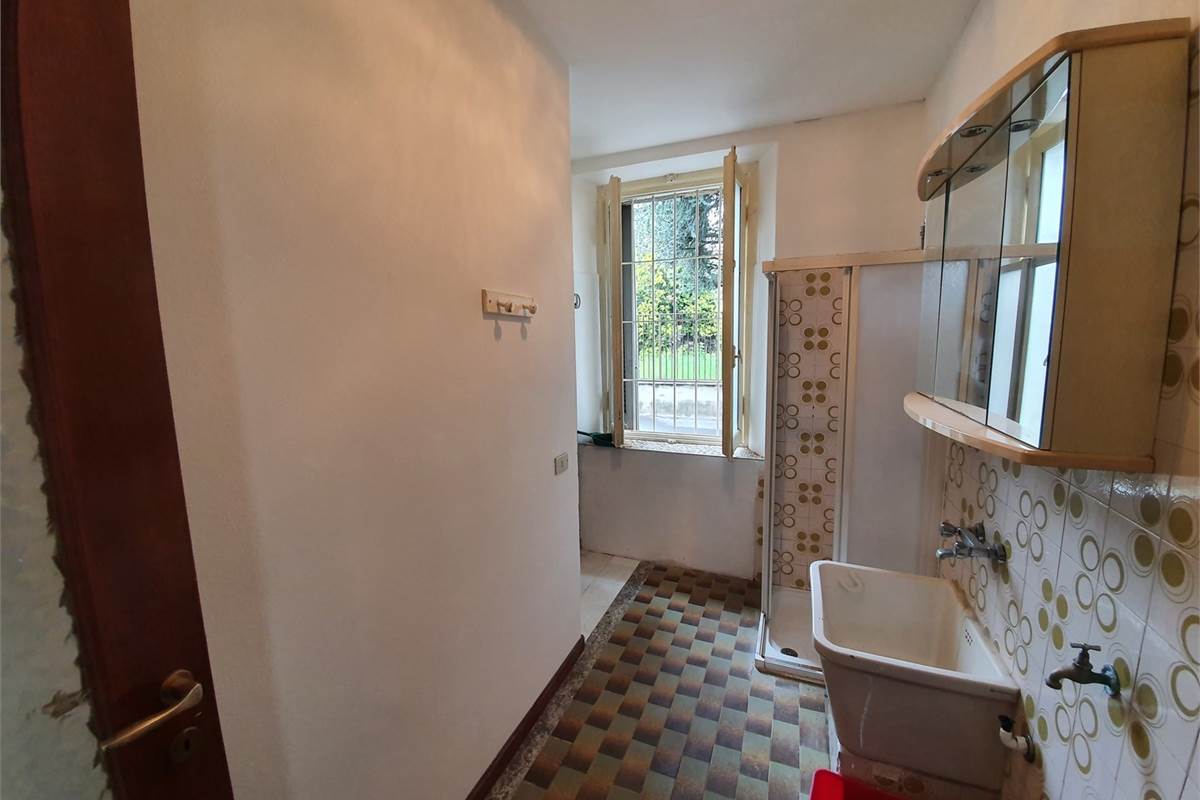 Porzione di casa con box a Turate