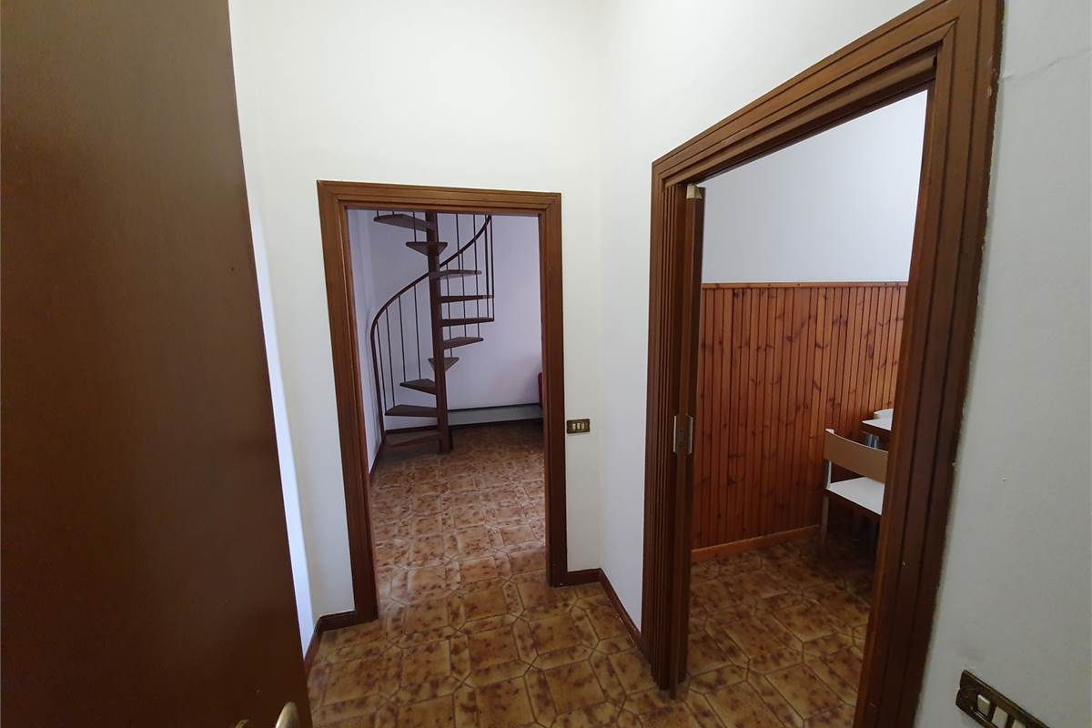 Porzione di casa con box a Turate