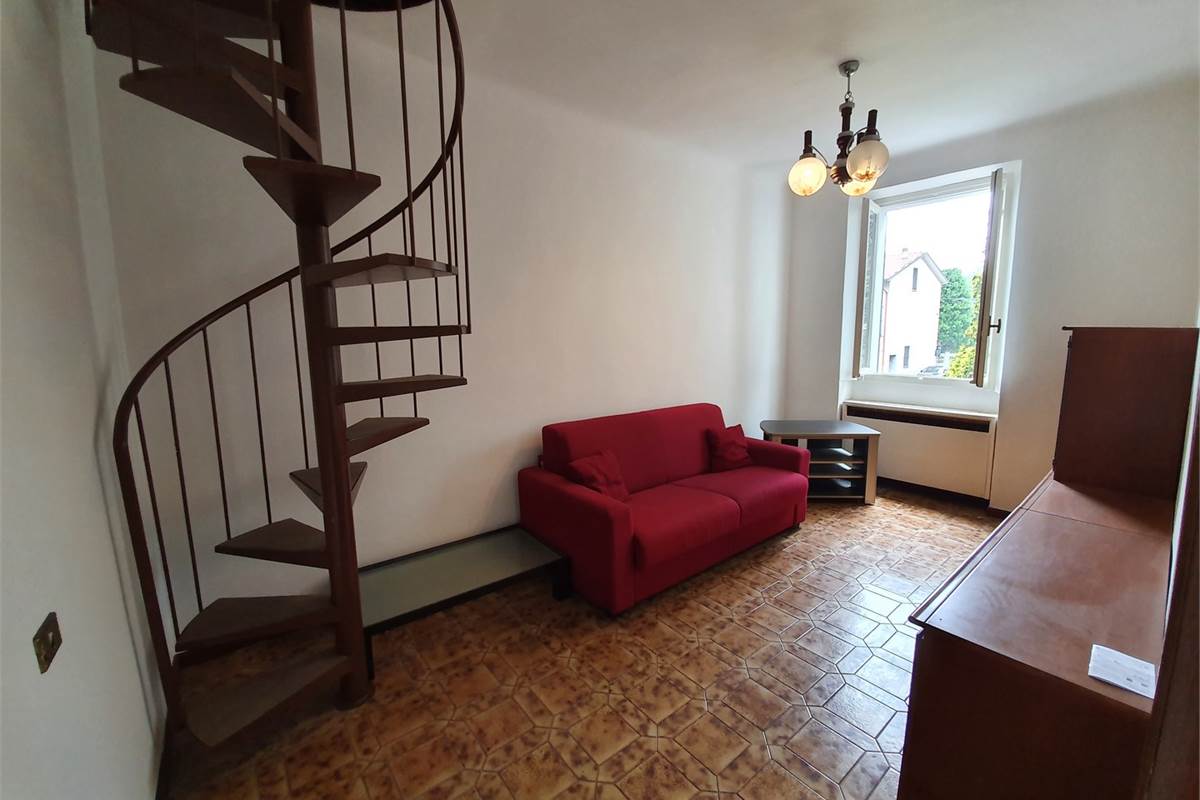 Porzione di casa con box a Turate