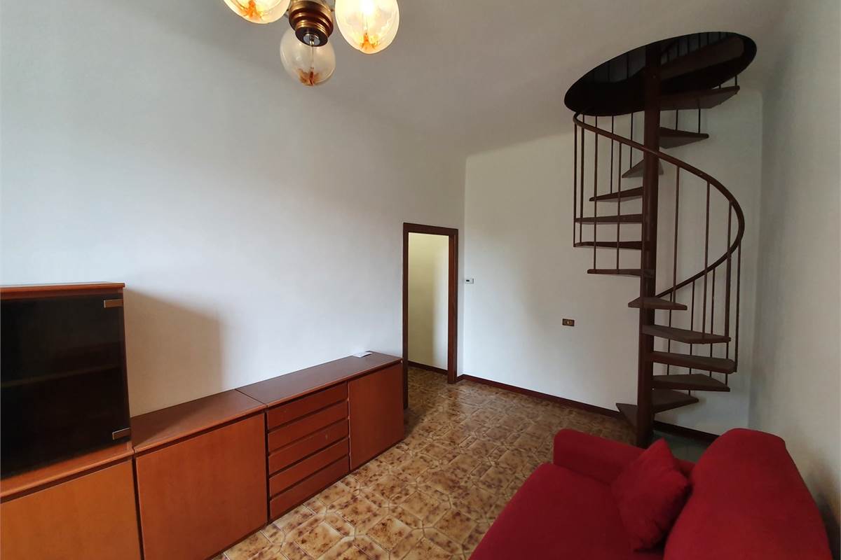 Porzione di casa con box a Turate