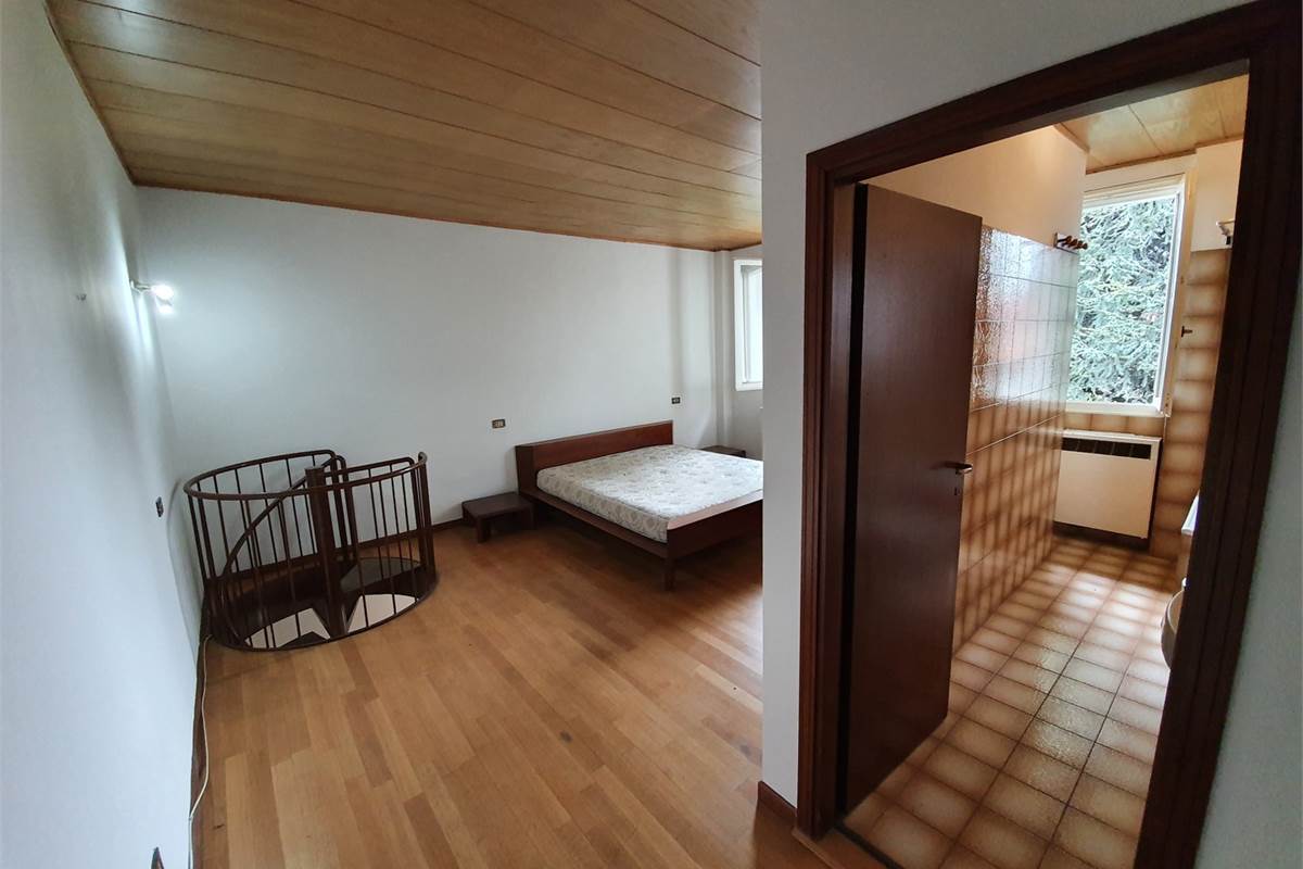 Porzione di casa con box a Turate