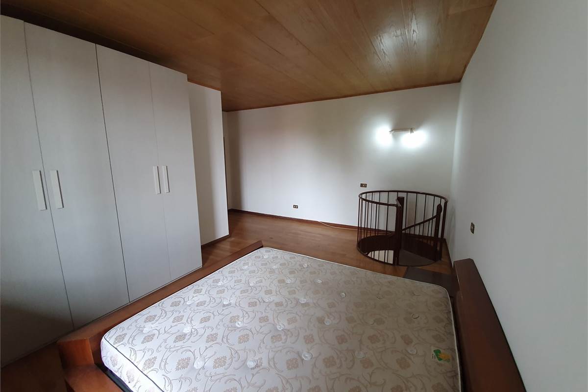 Porzione di casa con box a Turate