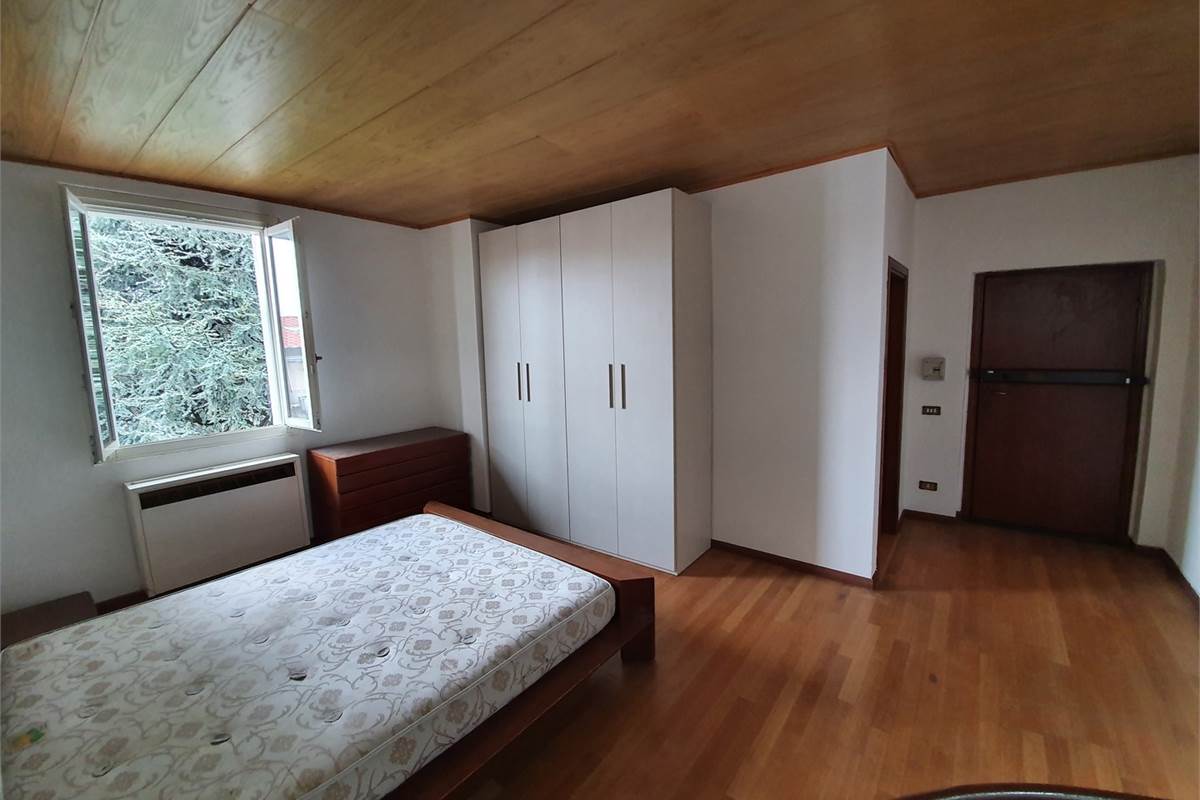 Porzione di casa con box a Turate