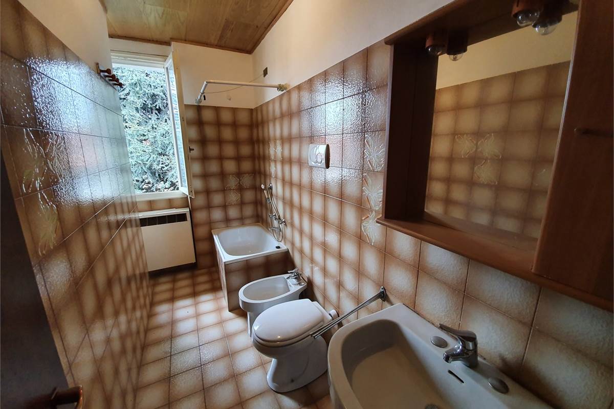 Porzione di casa con box a Turate