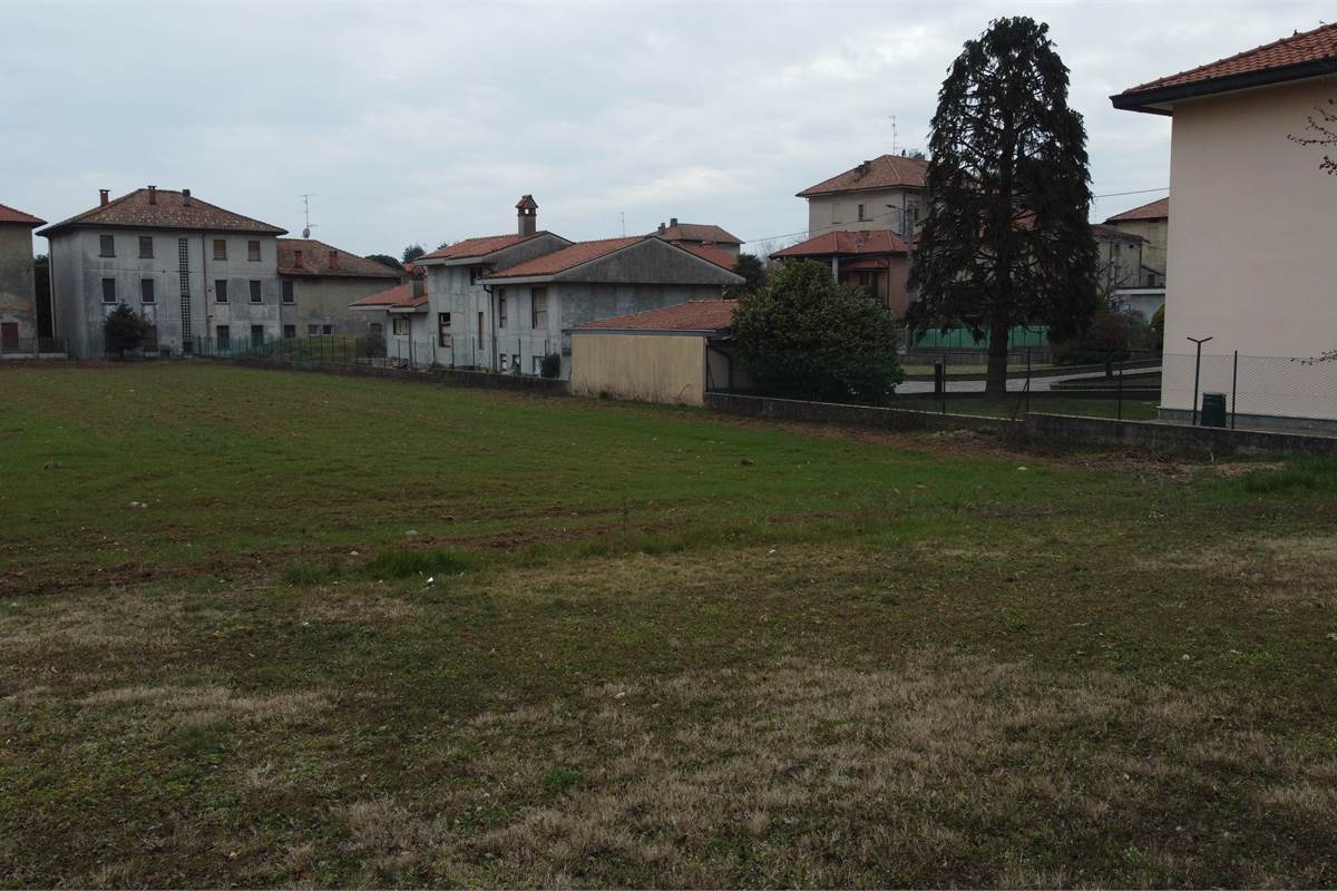 Ottimo terreno edificabile a Fenegrò 