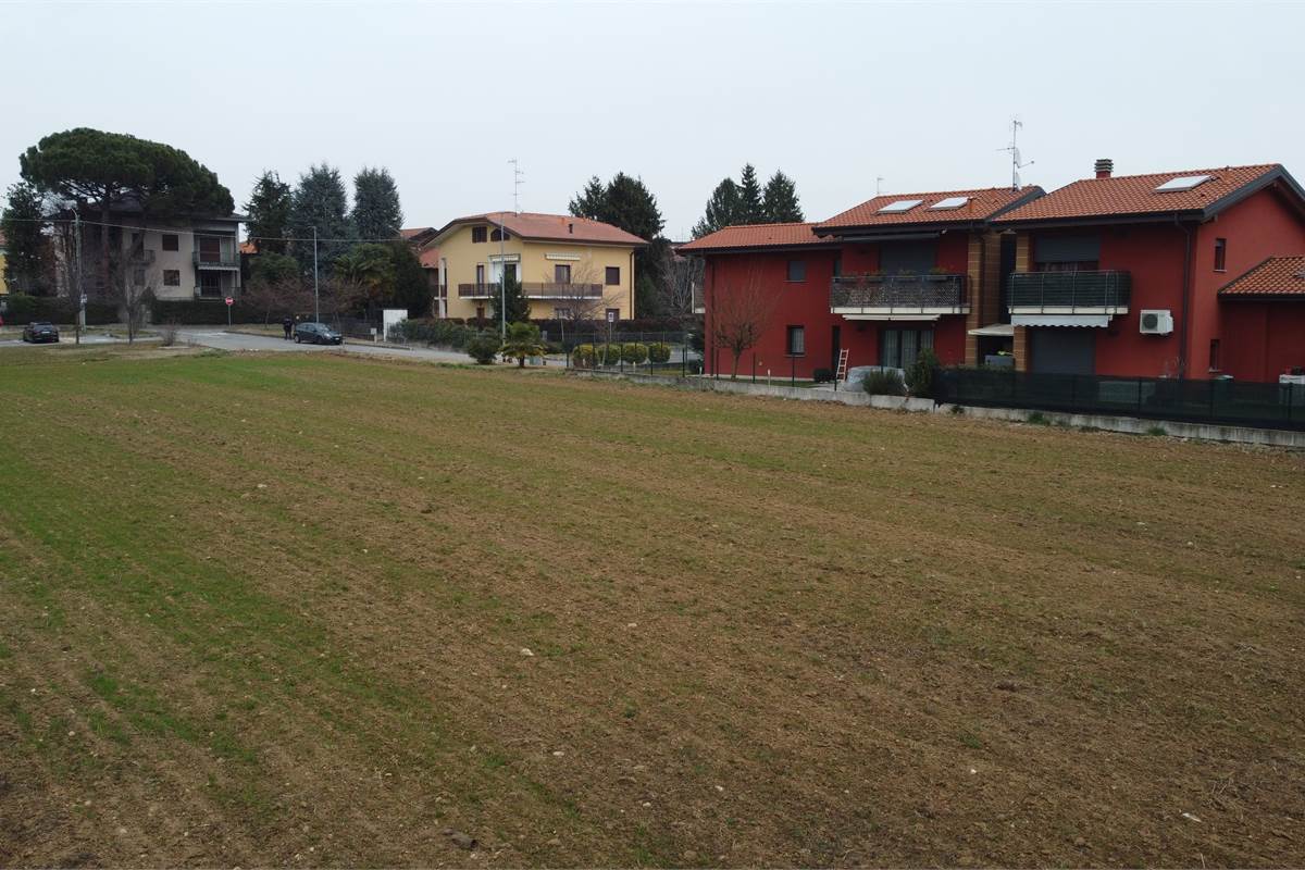 Ottimo terreno edificabile a Fenegrò 