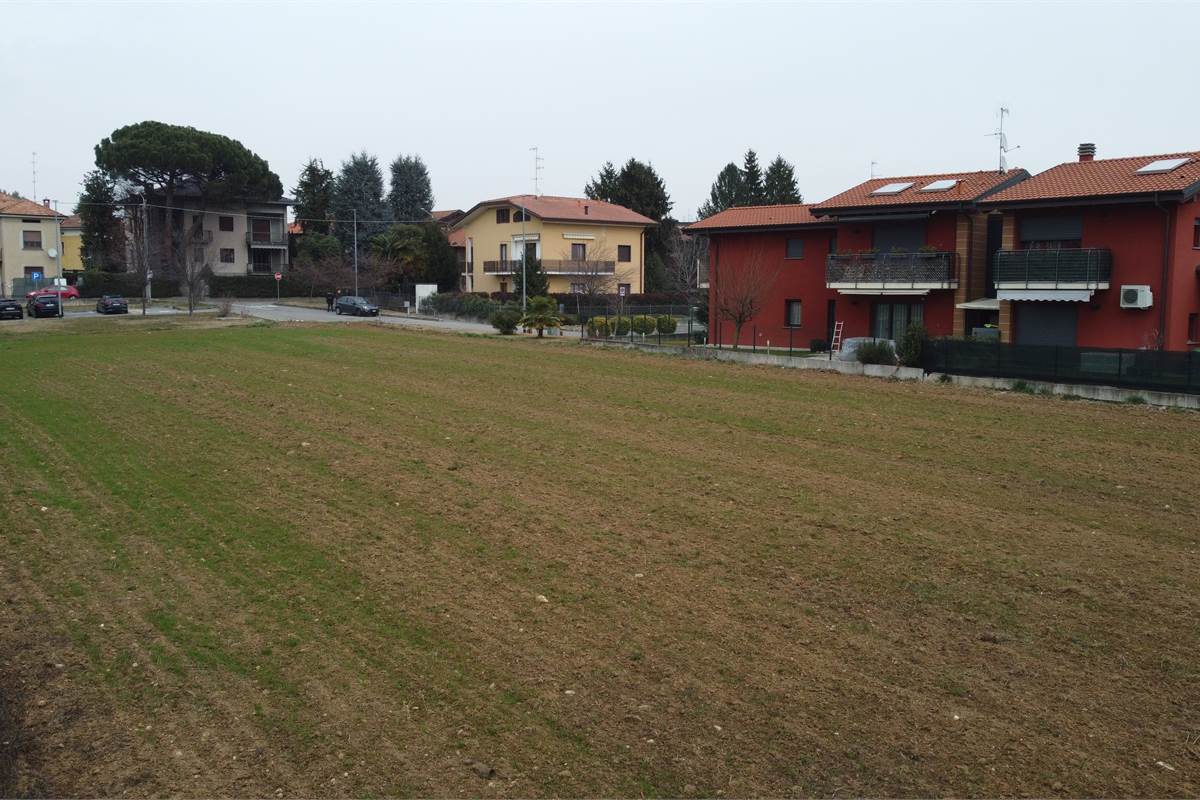 Ottimo terreno edificabile a Fenegrò 